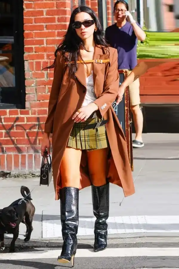 Model Dua Lipa Brown Wool Coat